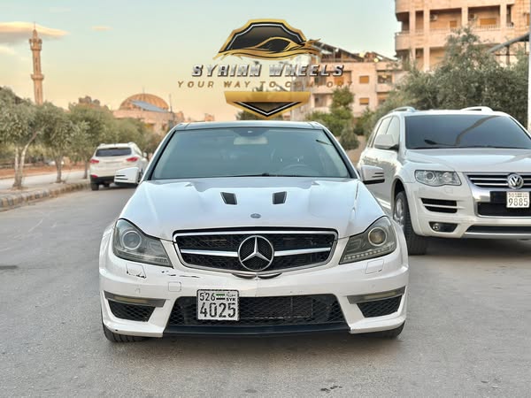 مرسيدس-بنز الفئة C 2012 - صورة 1