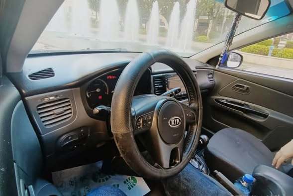 كيا ريو 2011 - صورة 5
