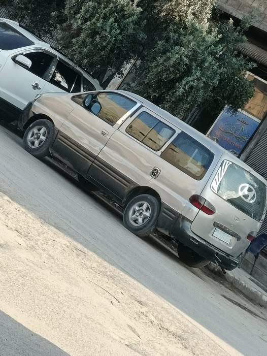 هيونداي ستاريكس 2001