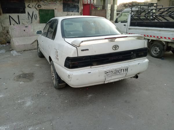 تويوتا كورولا 1993 - صورة 1