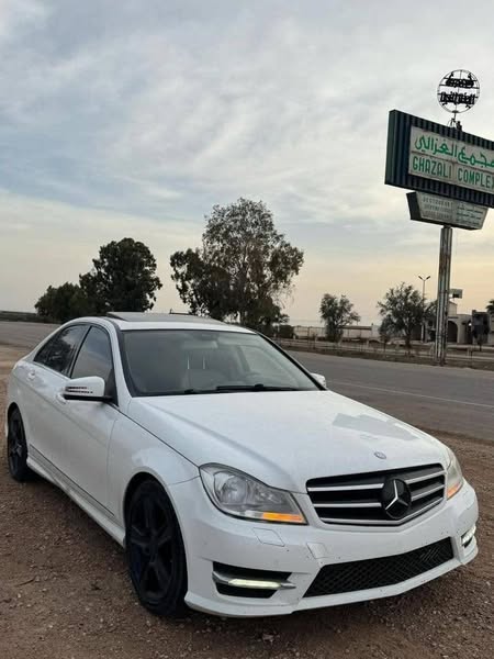 مرسيدس-بنز C300 2013 - صورة 1