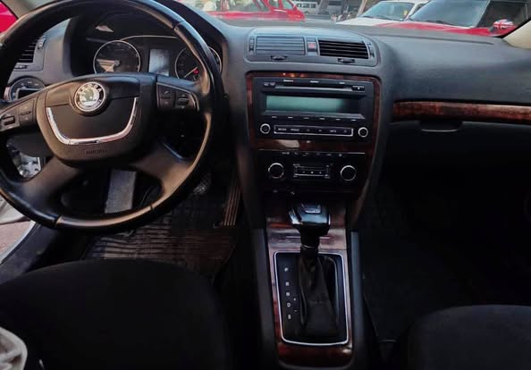 سكودا اوكتافيا 2010 - صورة 3