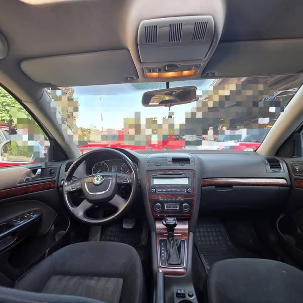 سكودا اوكتافيا 2010 - صورة 2