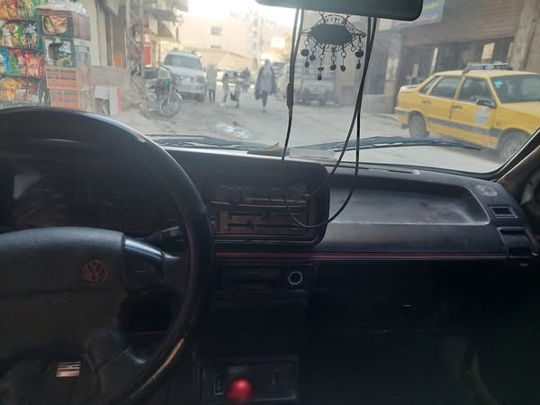 فولكس فاجن غولف 1977 - صورة 5