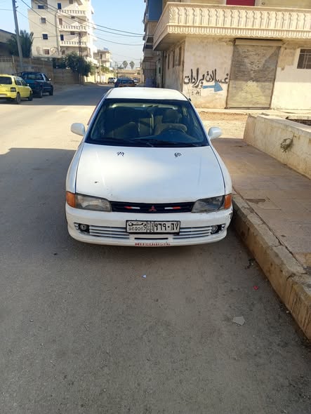 متسوبيشي لانسر 1993 - صورة 1