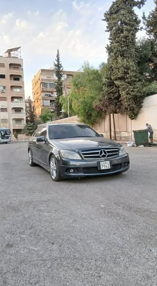 Mercedes-Benz C 300 2011 - صورة 2