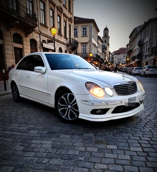 مرسيدس-بنز E 220 2006