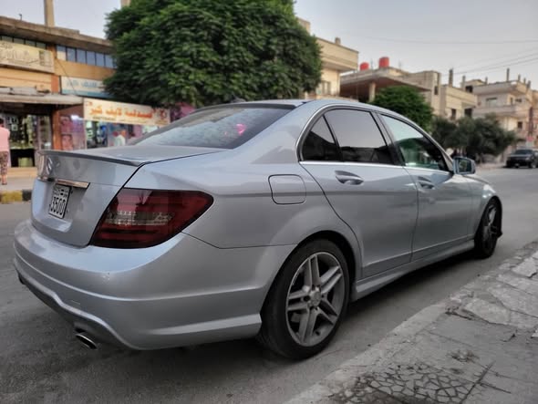 Mercedes-Benz C 350 2013 - صورة 4