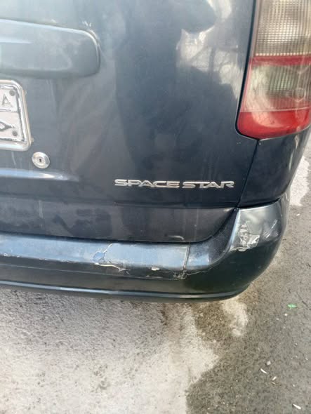 متسوبيشي سبيس ستار 2001 - صورة 2