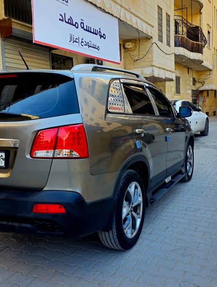 كيا سورينتو 2010 - صورة 5