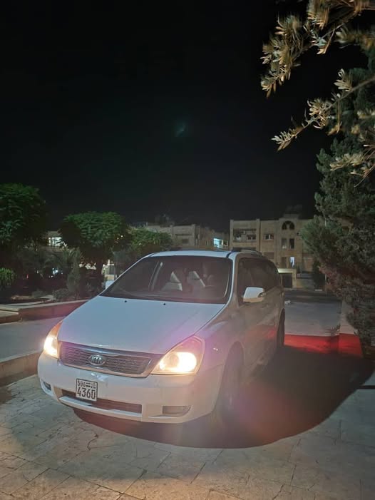 كيا كرنفال 2012