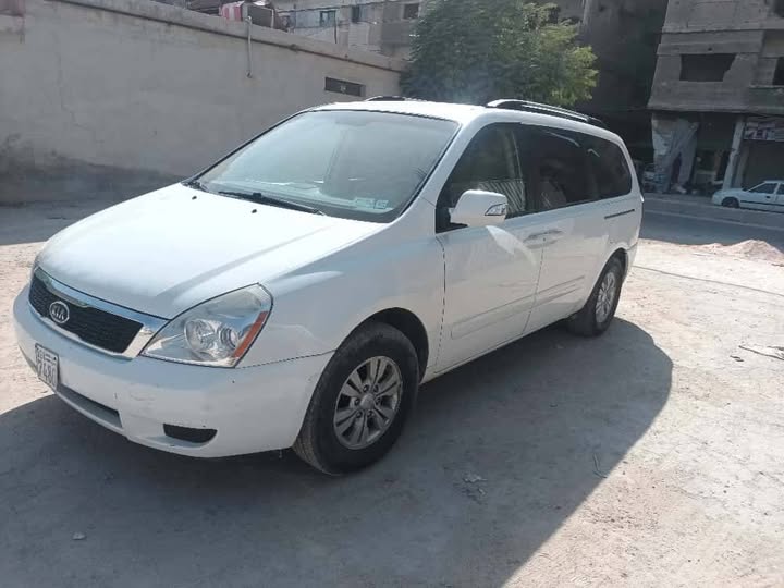 كيا سيدونا 2012