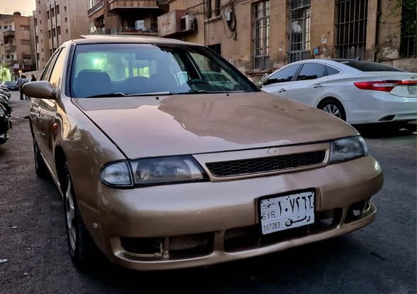 نيسان بلوبيرد 1998 - صورة 1