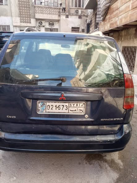 ميتسوبيشي سبيس ستار 2001 - صورة 1