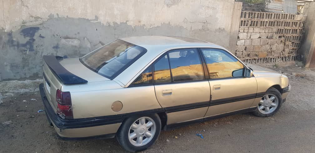 اوبل اوميجا 1993