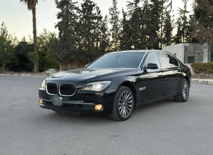 BMW 740 2011
