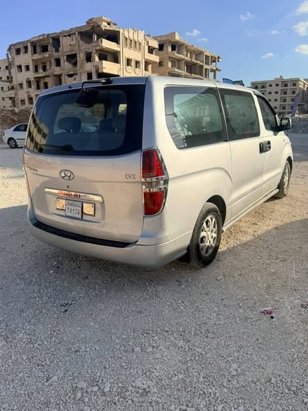 هيونداي جراند ستاركس 2010 - صورة 4