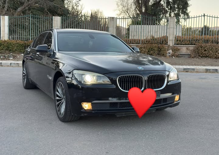 BMW 740 2011
