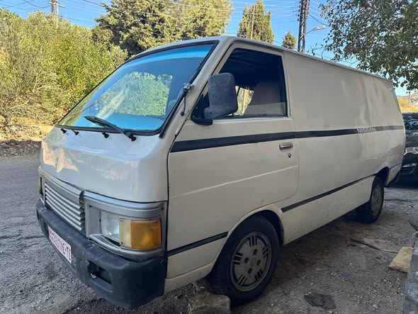 نيسان أورفان 1988 - صورة 5