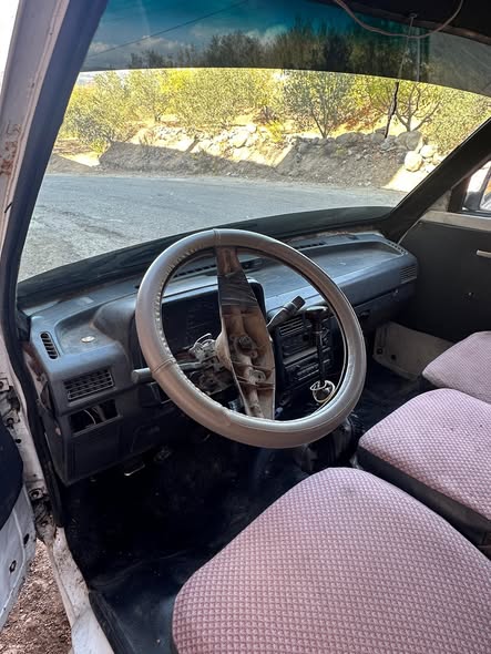 نيسان أورفان 1988 - صورة 3