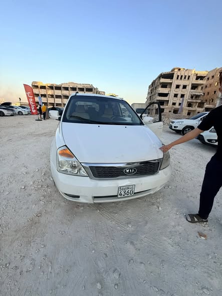 كيا كرنفال 2012 - صورة 3