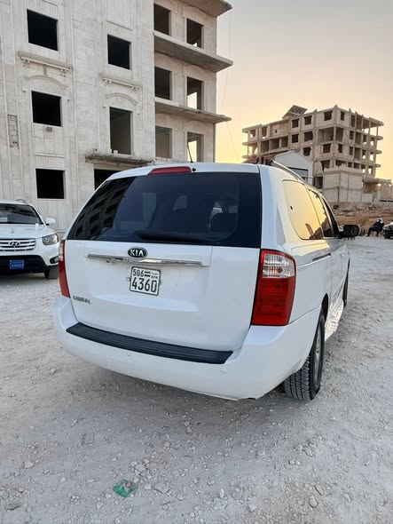 كيا كرنفال 2012 - صورة 2