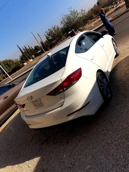 هيونداي افانتي 2018 - صورة 3