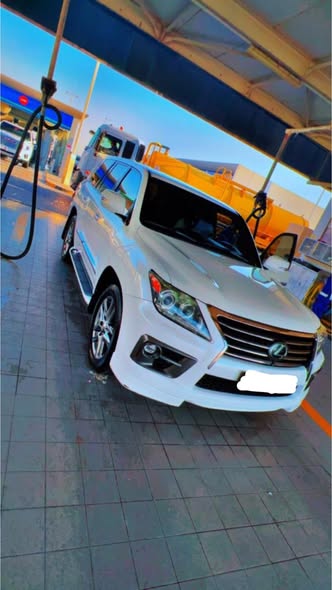 لكزس LX 2014 - صورة 1