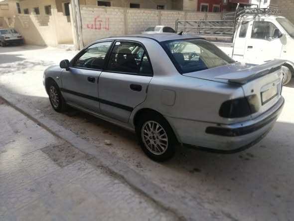 ميتسوبيشي كاريزما 2001 - صورة 4