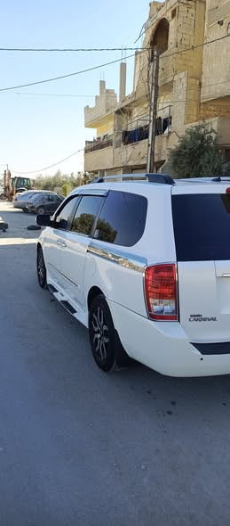 كيا كرنفال 2012 - صورة 2