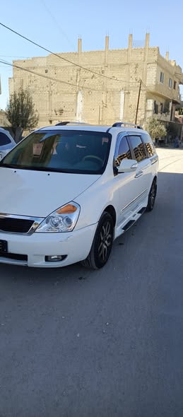 كيا كرنفال 2012 - صورة 1