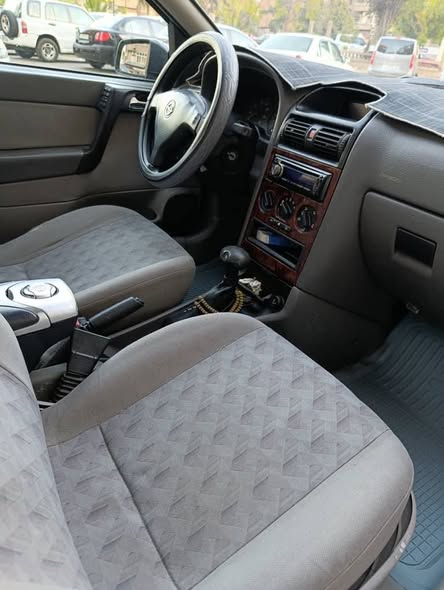 أوبل أسترا 2004 - صورة 5