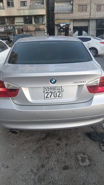 BMW 320i 2008 - صورة 2