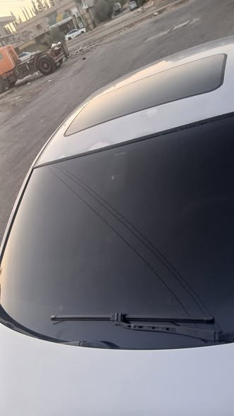 BMW 320i 2008 - صورة 3