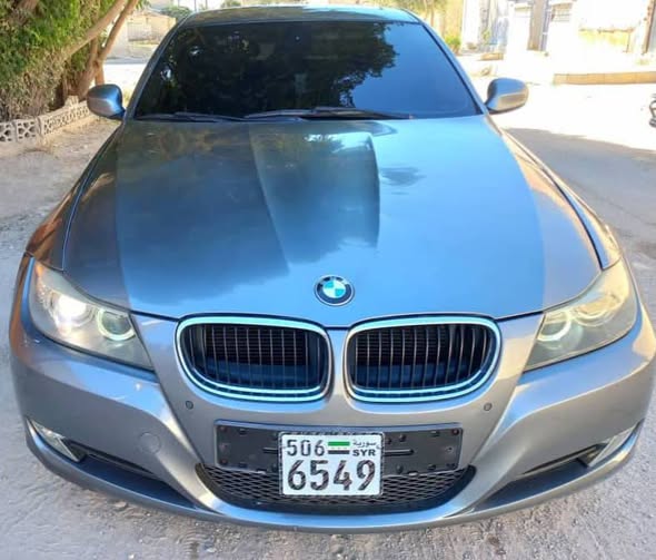 BMW 320i 2010 - صورة 1