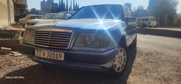 مرسيدس-بنز E300 1989 - صورة 1