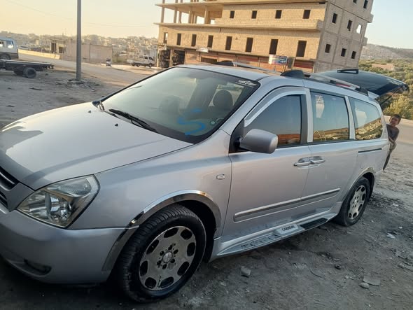 كيا كرنفال 2006 - صورة 1