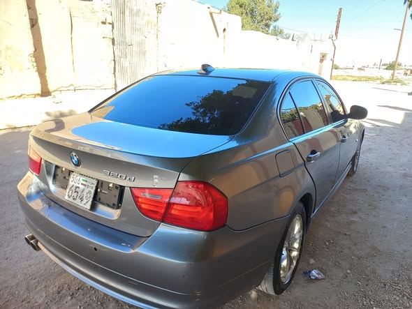 بي إم دبليو الفئة الثالثة 2010 - صورة 5