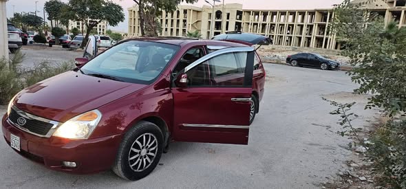 كيا كرنفال 2011 - صورة 1