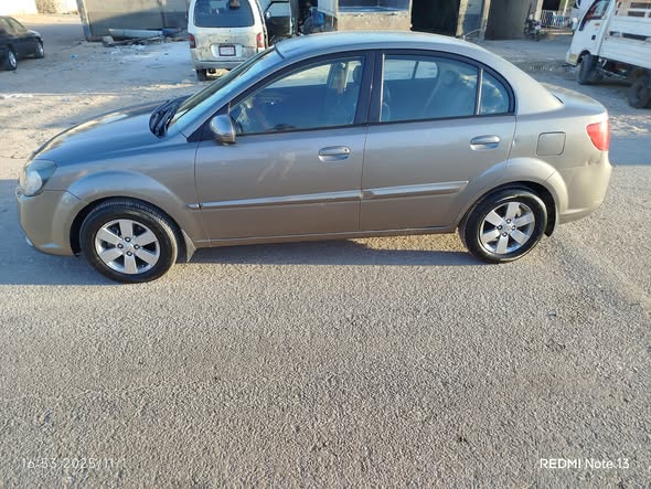 كيا ريو 2011 - صورة 1