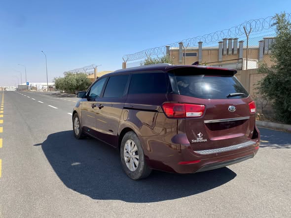 كيا سيدونا 2016 - صورة 4