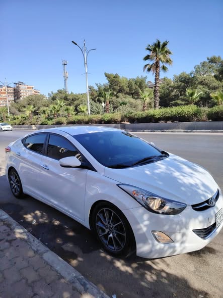 هيونداي افانتي 2012 - صورة 5