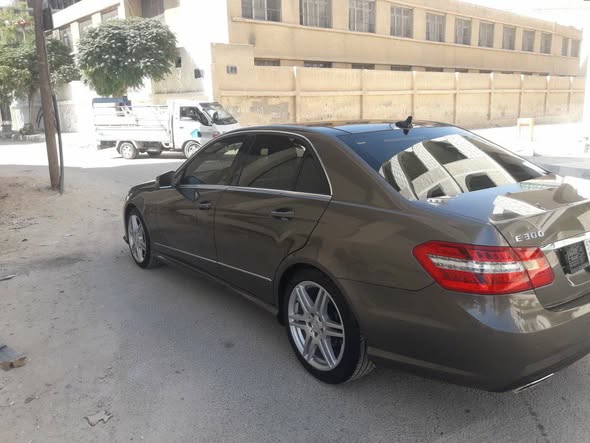 مرسيدس-بنز E-Class 2011 - صورة 1