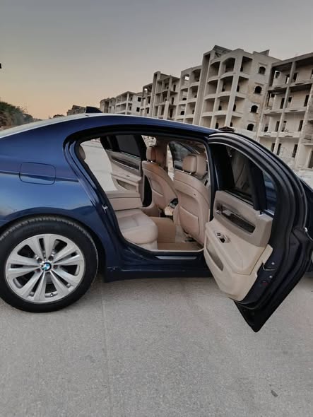 BMW 730Li 2012 - صورة 5