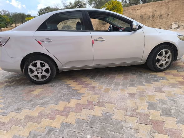 كيا فورتي 2009 - صورة 1