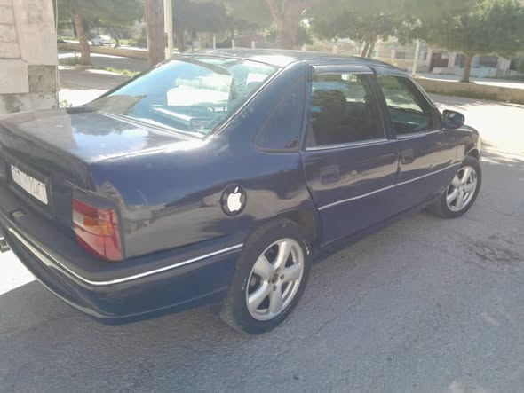 أوبل فيكترا 1994 - صورة 4