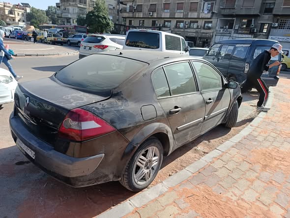 رينو ميغان 2005 - صورة 4