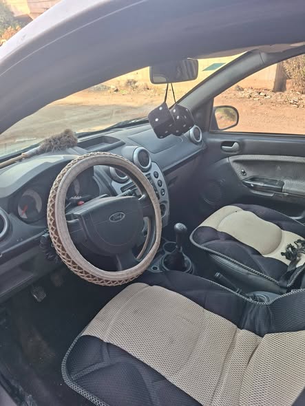 فورد فييستا 2007 - صورة 1