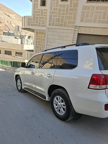 تويوتا لاند كروزر 2010 - صورة 3