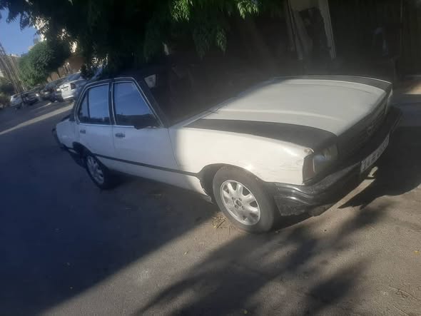 أوبل أسكونا 1976 - صورة 3